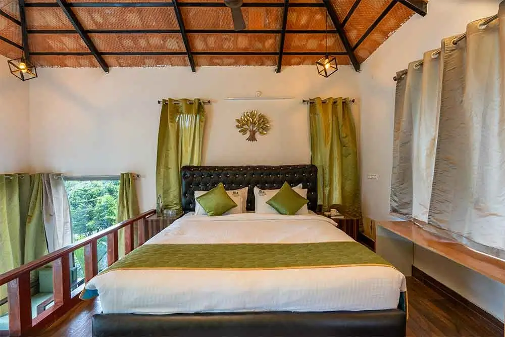 xplore-indo-rain-rock-villa-yercaud-yellow-suite-bedroom-interior